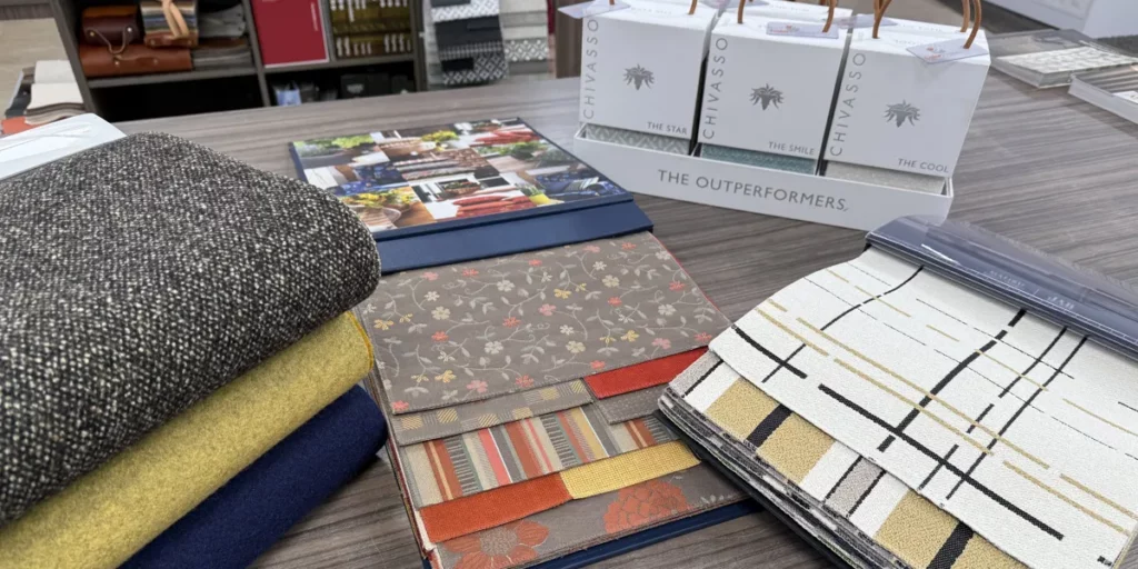 StoffBuecher Stoffmusterbücher und Kollektionen im Showroom der Polsterei Blind in Remshalden